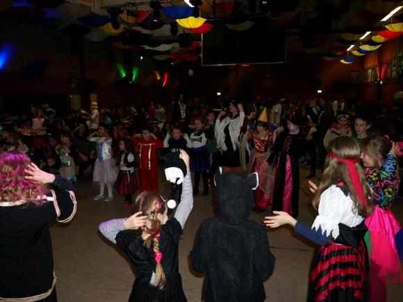 Wiesentalhalle fest in Kinderhände