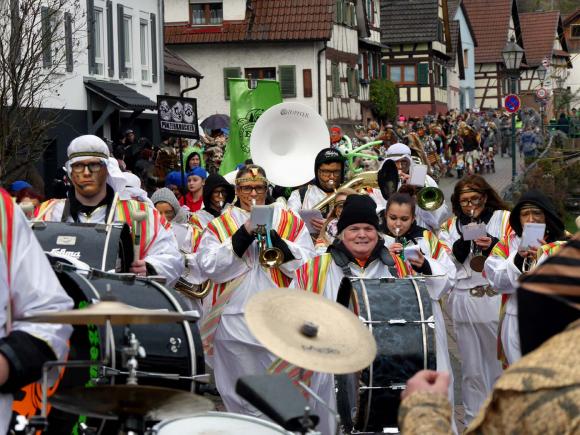 Erfolgreiche Premiere der Schäger beim diesjährigen Umzug 