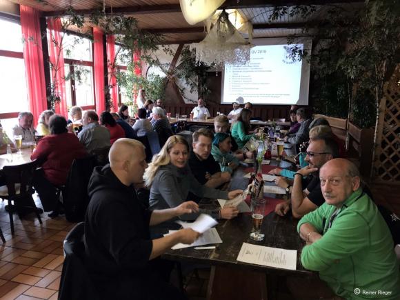 Zahlreiche Mitglieder bei der Generalversammlung im XXL