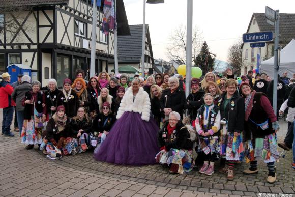 Doowall-Hexen zusammen mit ihrer Prinzessin Diana